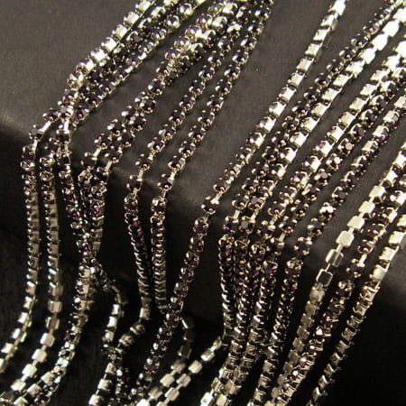 Taśma metalowa srebrna 2mm z cyrkoniami ametystowymi (20cm)