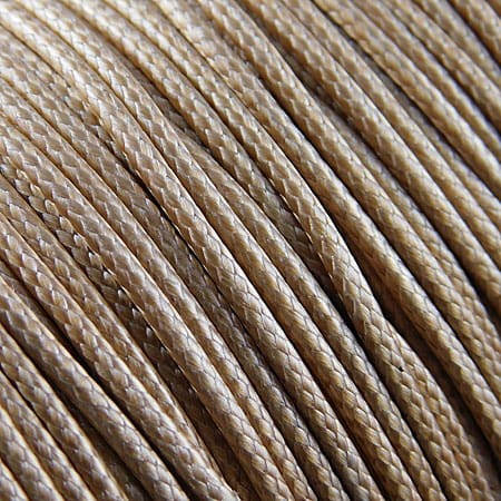 Sznurek lakierowany błyszczący 1.5mm ciemny beżowy (3metry)