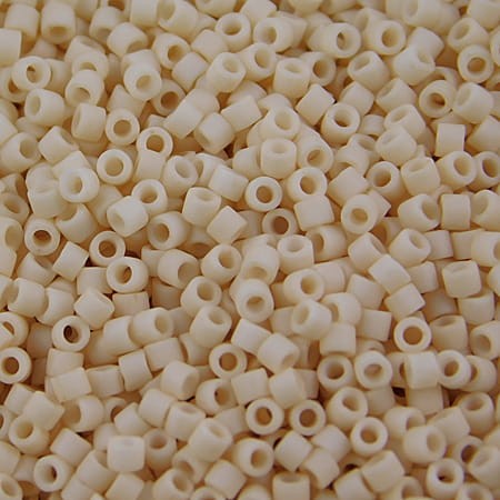 miyuki-delica-11-0-db0353-matte-opaque-dark-cream-5g-koraliki-cylindryczne-kremowe-haft-koralikowy-beading