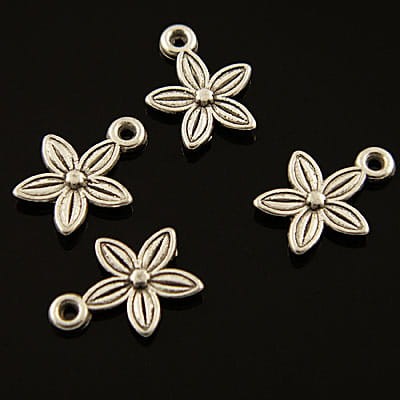 Zawieszka z metalu kwiatek 13.5x10mm ciemna srebrna (8szt.)