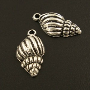 Ozdobna zawieszka metalowa muszla 25mmx13mm (2szt)