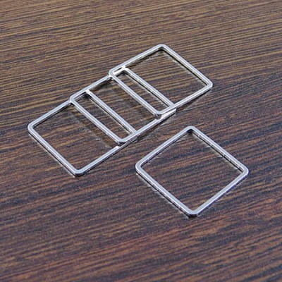 Baza kwadrat z metalu 20x20x1mm ciemna srebrna (4szt)