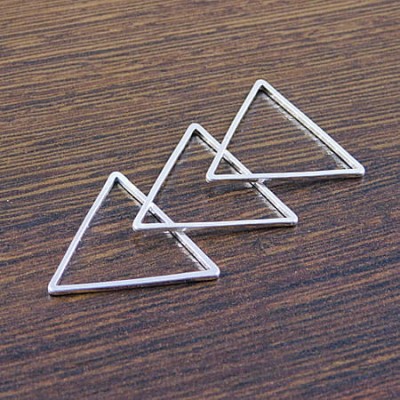 Baza trójkąt z metalu 24x1mm srebrna (4szt)
