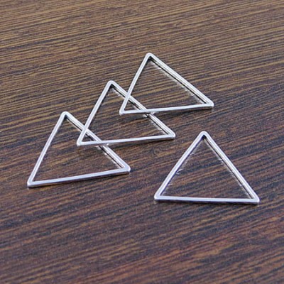 Baza trójkąt z metalu 24x1mm srebrna (4szt)