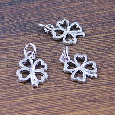 Zawieszka koniczynka z ogniwkiem z metalu 17x13mm ciemna srebrna (1szt)