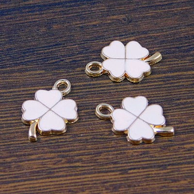 Zawieszka koniczynka różowa z metalu i emalii 19x13mm (1szt.)