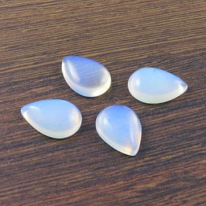 Kaboszon opal łza 18-19x13x5mm (1szt.)