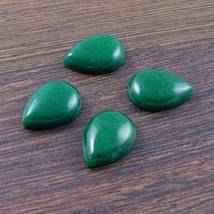 Kaboszon jadeit zielony łza 18-19x13x5mm (1szt.)