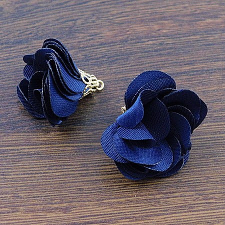 Zawieszka kwiatek 25x20mm ciemny granatowy (1szt)