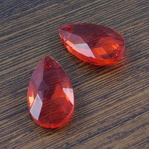 Zawieszka łezka ze szkła 22x13mm czerwona (1szt.)