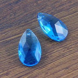 Zawieszka łezka ze szkła 22x13mm niebieska (1szt)