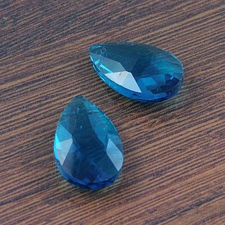 Zawieszka łezka ze szkła 22x13mm morska (1szt)