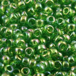 TOHO Round 8/0 Trans-Rainbow Peridot (10g)