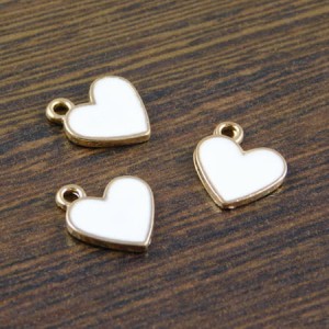 Zawieszka serce z metalu i emalii 13x11mm biała (1szt.)