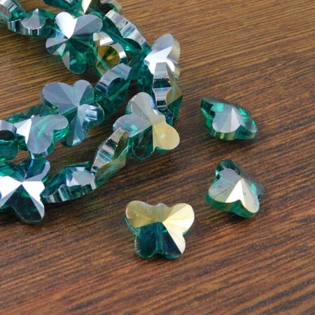 Motylki szlifowane ze szkła 15x12mm ciemno zielone AB (2szt.)