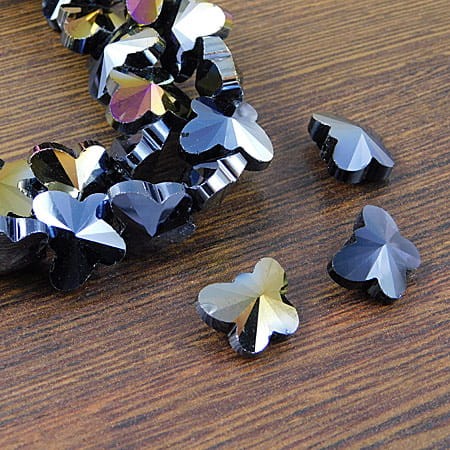 Motylki szlifowane ze szkła 15x12mm czarne AB (2szt)