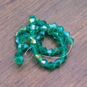 Kryształki bicone ze szkła 6mm zielone AB (45szt.)