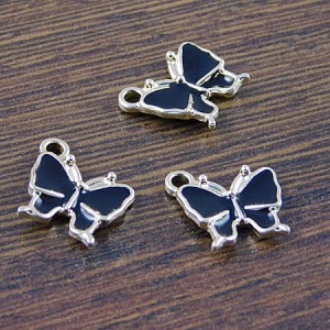 Zawieszka motyl z metalu i emalii 13x10mm czarna (1szt.)