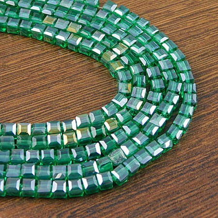 Kostki fasetowane ze szkła 4.5x4.5mm zielone AB (95szt.)