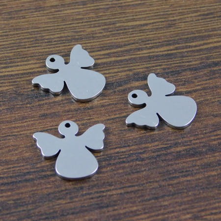Zawieszka aniołek stal nierdzewna 15x14.5mm ciemna srebrna (1szt.)