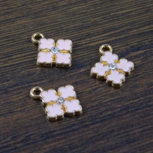 Zawieszka kwiatek różowy z metalu i emalii 16.5x13mm (1szt)
