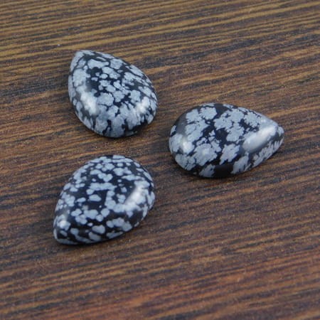 Kaboszon obsydian śnieżny łza 18-19x13x5mm (1szt)