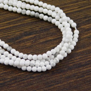 Howlit biały kulki gładkie 2-2.5mm (sznur około 170 sztuk)