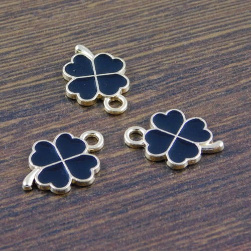 zawieszki-koniczynki-czarne-z-metalu-i-emalii-18x13mm