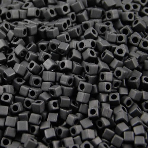 Miyuki Square ze szkła SB0401F 1.8mm Black Matted (5gram)