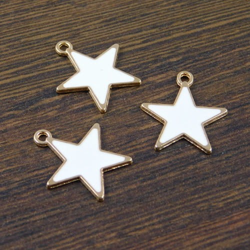 Zawieszka gwiazda z metalu i emalii 20x18mm biała (1szt.)