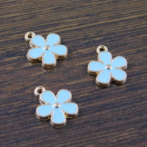 Zawieszka kwiatek z metalu i emalii 15x13mm niebieski (1szt.)