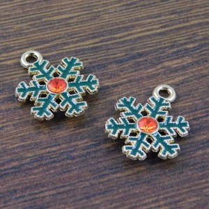 Zawieszka świąteczna śnieżynka z metalu i emalii 22x17mm zielona (1szt.)