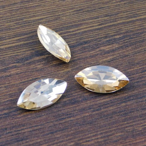 Kaboszon markiza fasetowana ze szkła 18x9x5mm jasny złoty (1szt)