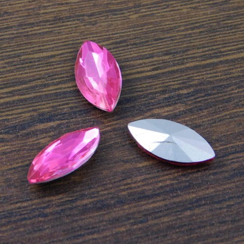 Kaboszon markiza fasetowana ze szkła 18x9x5mm fuksja (1szt.)