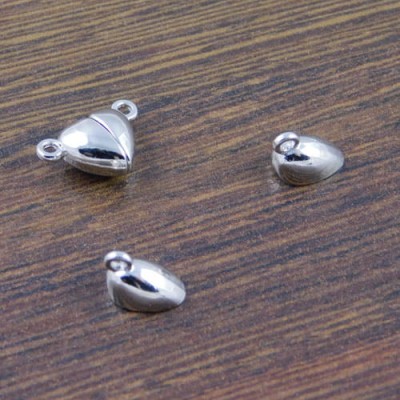 Zapięcie serce z metalu z magnesem 15x9.5x6mm ciemne srebrne (1szt.)