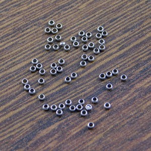 Oponki przekładki dystansowe stal chirurgiczna 1.5x0.8mm ciemne srebro (20szt.)