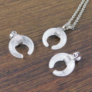 Zawieszka kwarc melczno-biały róg obfitości 28x20mm okucie ciemne srebrne (1szt.)