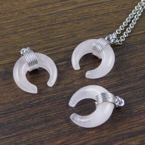 Zawieszka kwarc różowy róg obfitości 28x20mm okucie ciemne srebrne (1szt.)