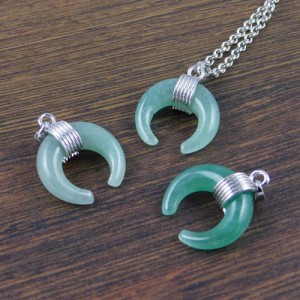 Zawieszka awenturyn zielony lunula róg obfitości 28x20mm ciemne srebro (1szt.)