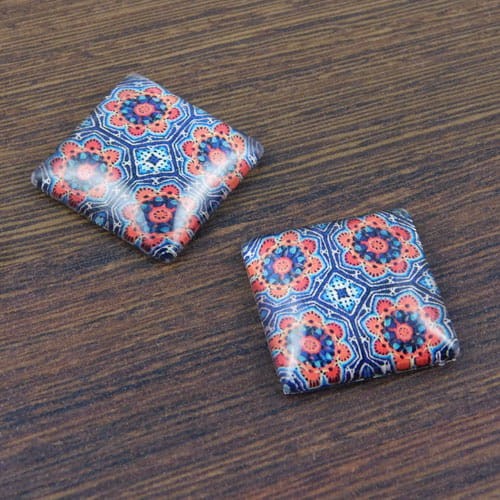 Kaboszon kwadrat ze szkła 25x25x7mm grafiką (1szt)
