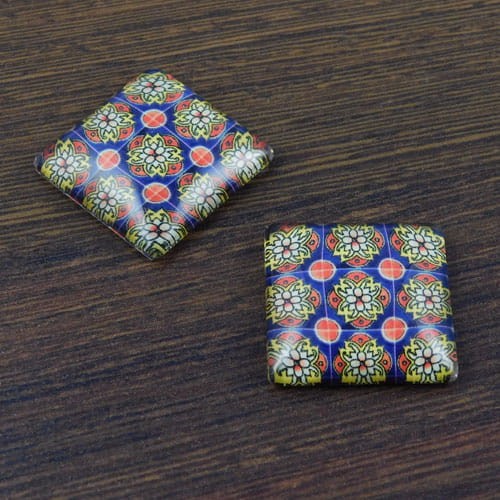 Kaboszon kwadrat ze szkła 25x25x7mm grafiką (1szt)