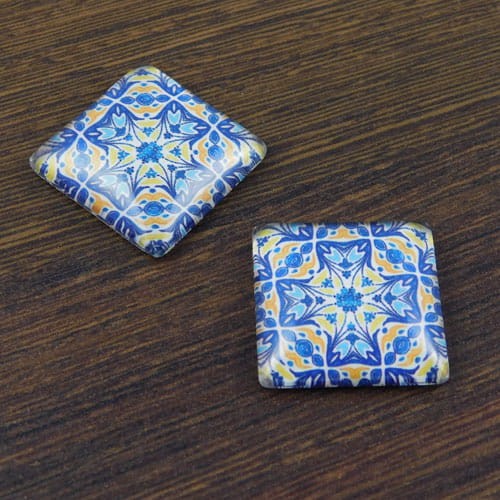 Kaboszon kwadrat ze szkła 25x25x7mm grafiką (1szt)