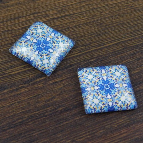 Kaboszon kwadrat ze szkła 25x25x7mm grafiką (1szt)