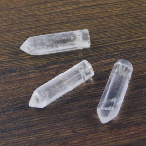 Zawieszka kwarc mleczno-biały grot 30-33x8-9mm (1szt.)