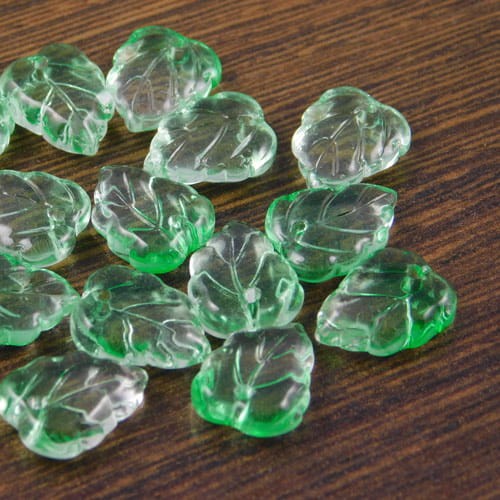 Listki ze szkła 13x10x3mm jasno zielone (4szt.)