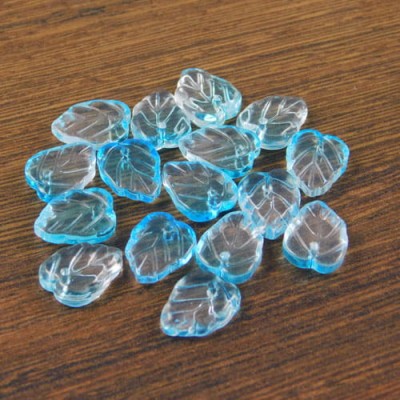 Listki ze szkła 13x10x3mm jasno niebieskie (4szt)