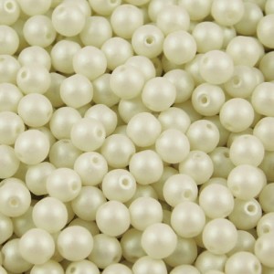 Czeskie koraliki szklane kulki 3mm Powdery Ivory (40szt.)
