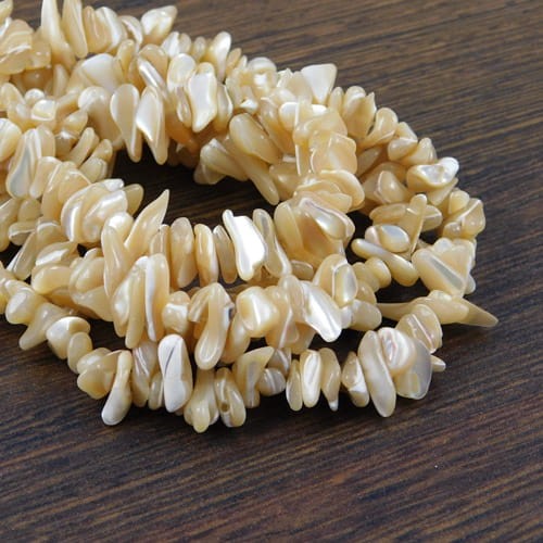 Masa perłowa sieczka 7-5x3-2mm beżowa (25szt)
