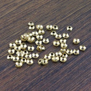 Złote nakładki czapeczki kwiatki na koraliki mosiężne 4x1mm (30szt.)