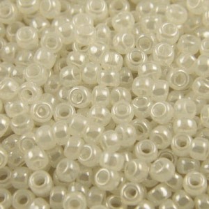 TOHO Round 8/0 Ceylon Snowflake (10g)